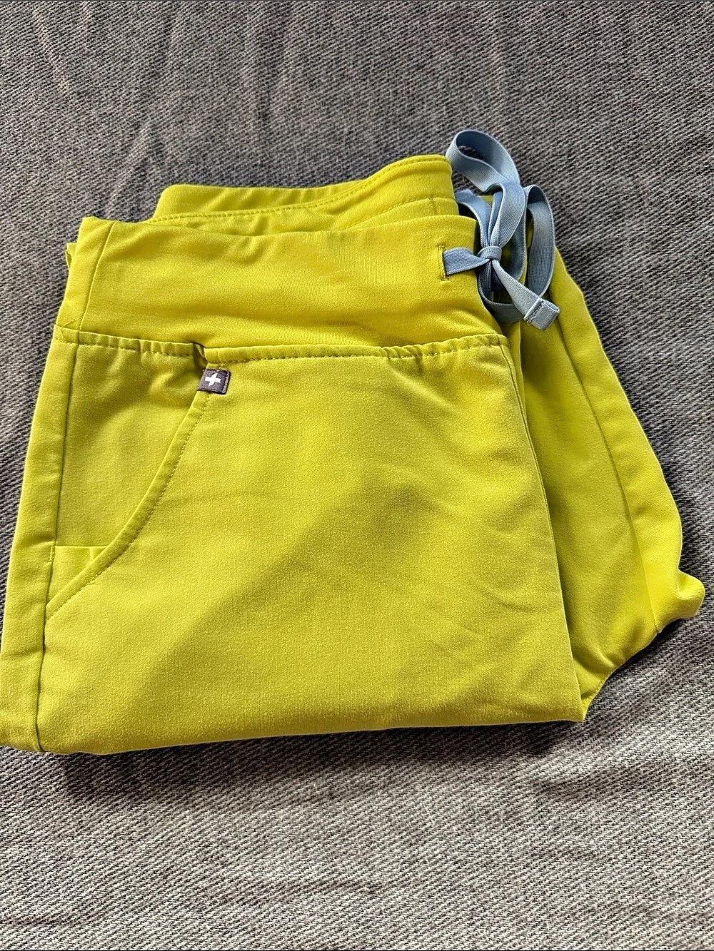 FIGS Zamora Jogger Scrub Pants Highlighter Green PO# 2411